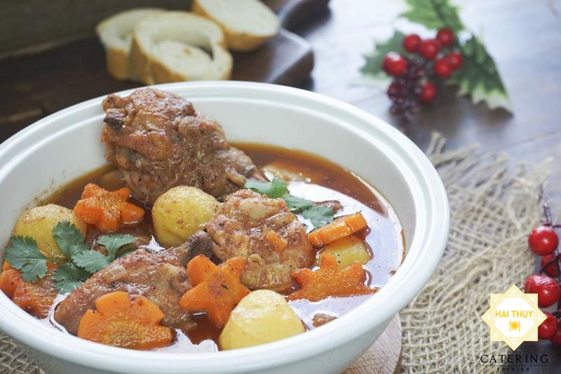 Gà nấu nho + bánh mỳ