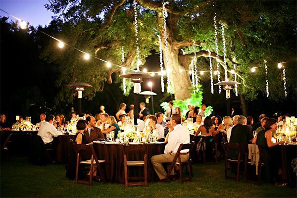 Buổi tối vui vẻ trong bữa tiệc