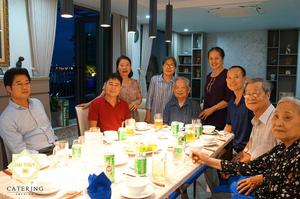 Buổi tiệc tân gia tại nhà anh Giang, quận 7