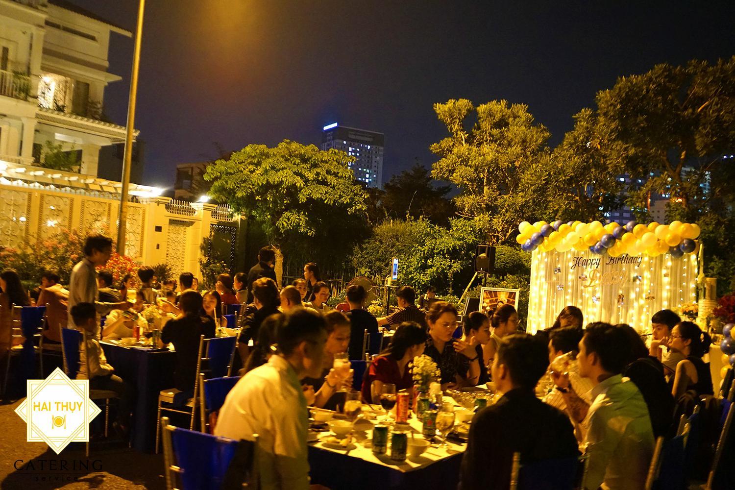 Khung cảnh ấm cúng và nhiều cảm xúc của bữa tiệc sinh nhật cùng Hai Thụy Catering