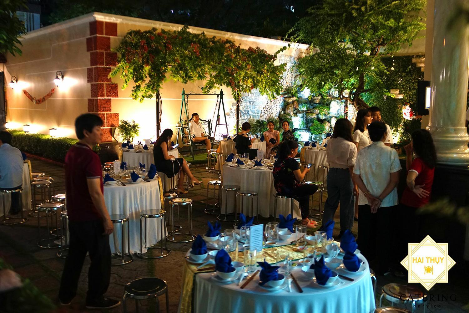 Khuôn viên gia đình nhưng không kém phần sang trọng, đẳng cấp của các nhà hàng