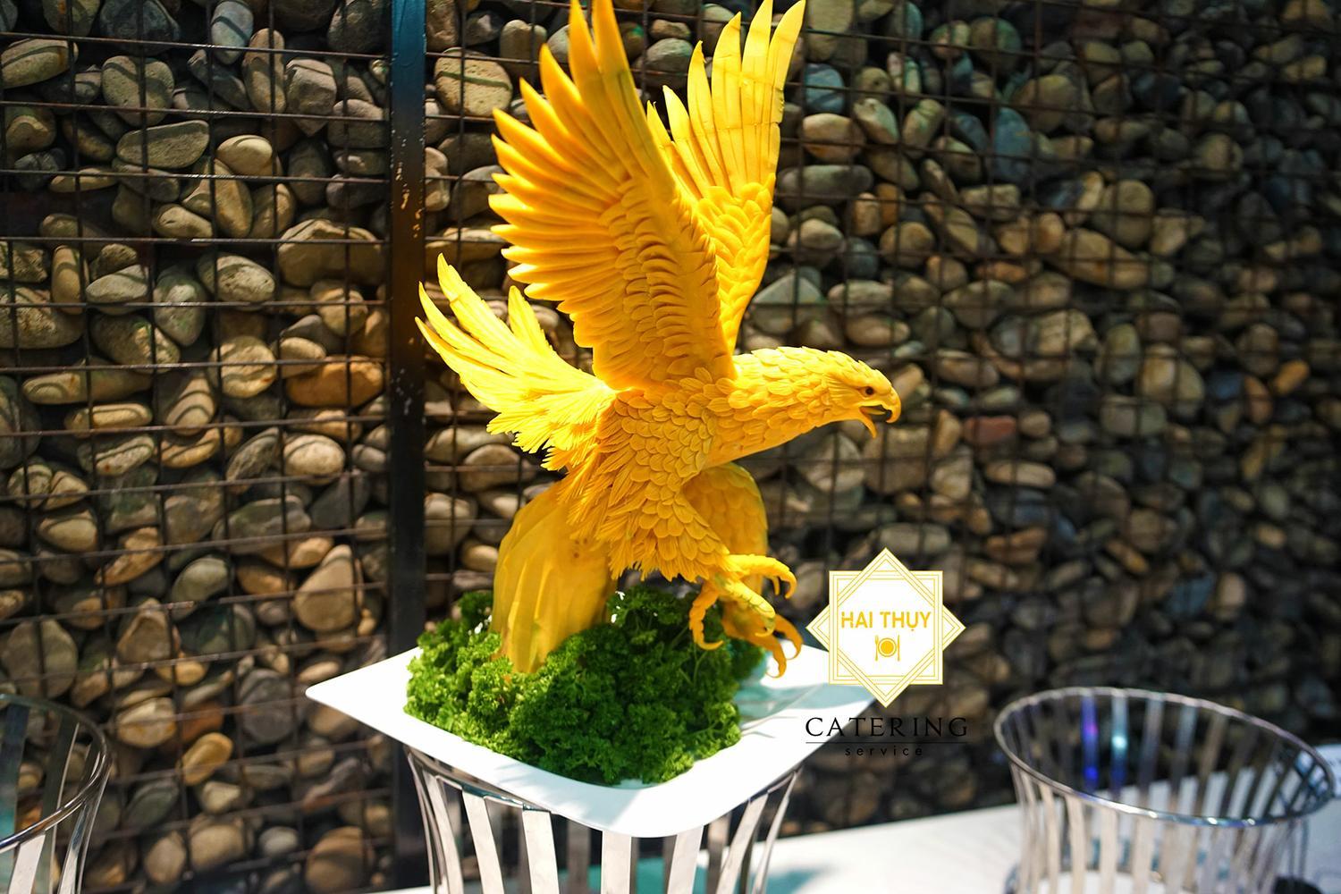 Hai Thụy catering gửi gắm lời chúc ý nghĩa qua món ăn và tác phẩm trang trí