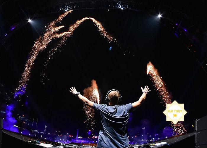 Tiệc tân niên trở nên sôi động hơn cùng đêm nhạc EDM 