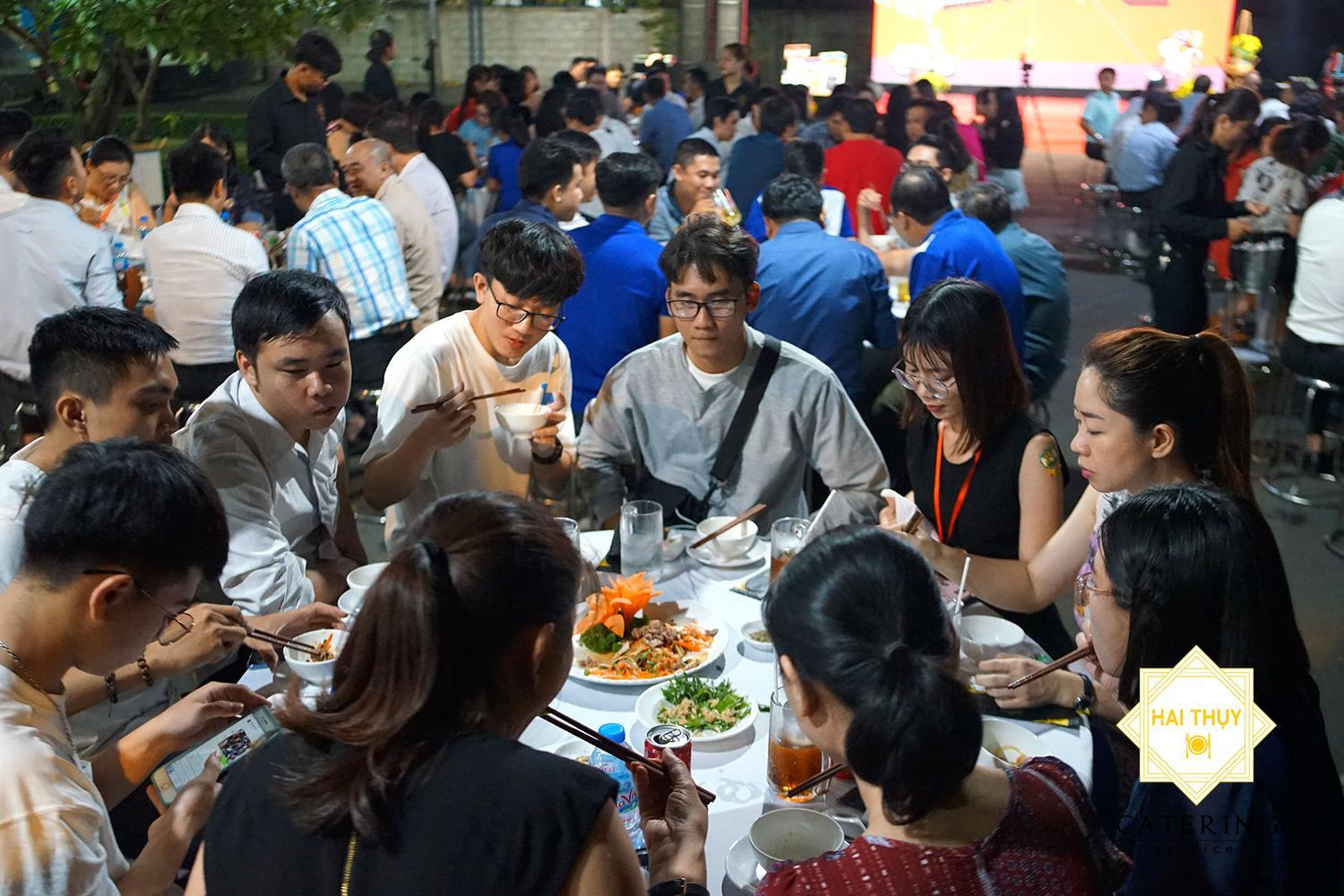 Rộn ràng khi tổ chức tiệc tất niên công ty quận 7 những ngày tết cận kề