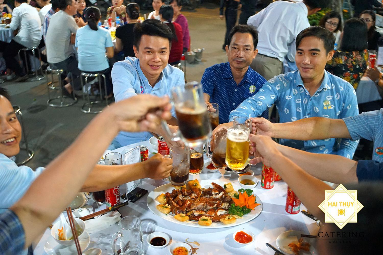 Rộn ràng khi tổ chức tiệc tất niên công ty quận 7 những ngày tết cận kề