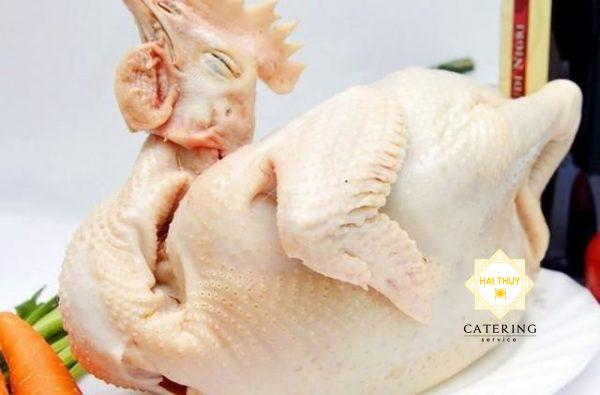 Cách luộc gà vàng ươm ai cũng khen cho bữa tiệc cuối năm