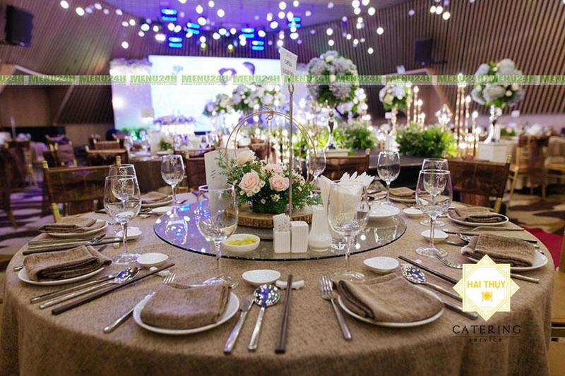 ĐẶT TIỆC ĐÍNH HÔN QUẬN 1 – THỔI BÙNG LÀN GIÓ MỚI CHO KHỞI ĐẦU CỦA HẠNH PHÚC VĨNH CỬU