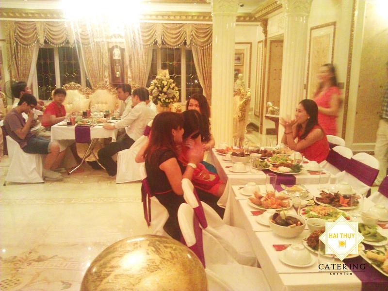 Tiệc thôi nôi – nên tổ chức tại nhà