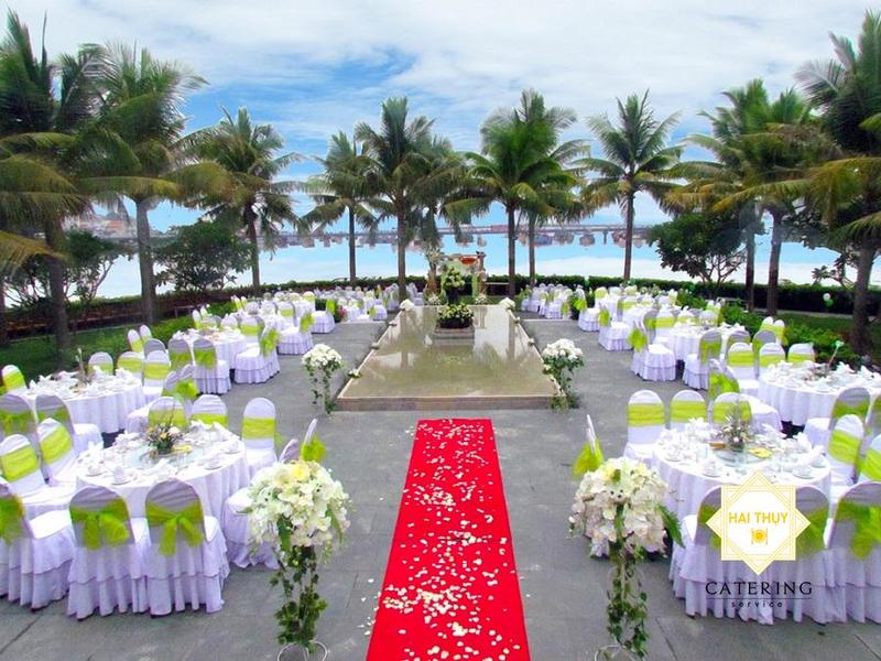 Ý tưởng tổ chức tiệc cưới tại nhà đơn giản nhưng vẫn sang trọng