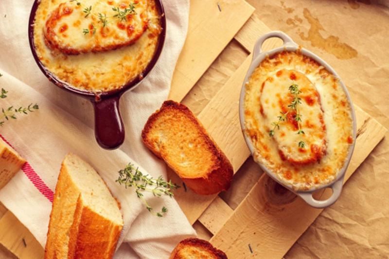 Mách bạn cách nấu xúp hành tây kiểu Pháp chuẩn bị, thơm ngon hấp dẫn 