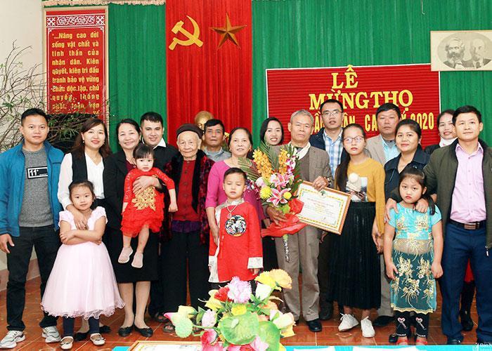 Nên tổ chức tiệc mừng thọ như thế nào?