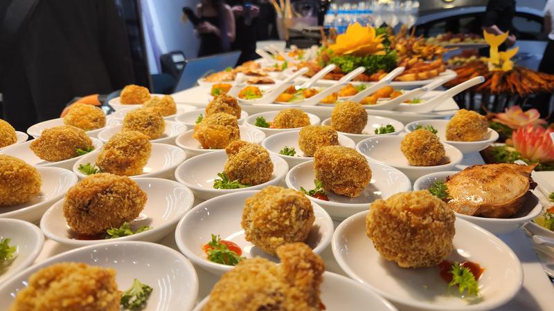 Đặt Tiệc Họp Mặt Gia Đình - Dịch Vụ Tận Tâm